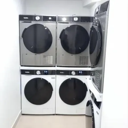 New 451 Monroe - Cosy Center Appartement