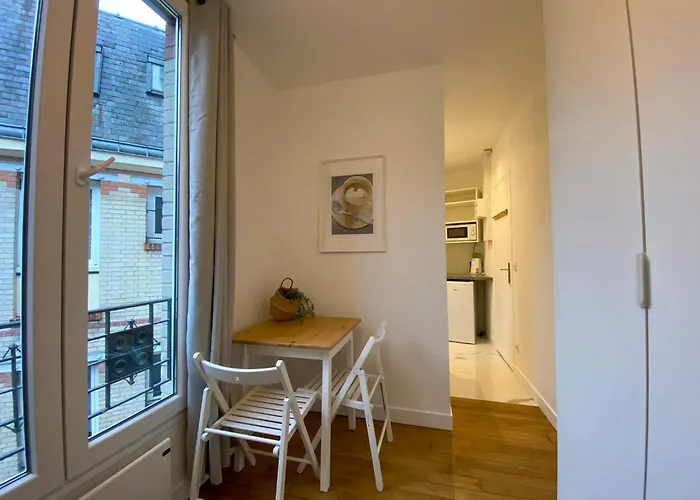 New 451 Monroe - Cosy Center