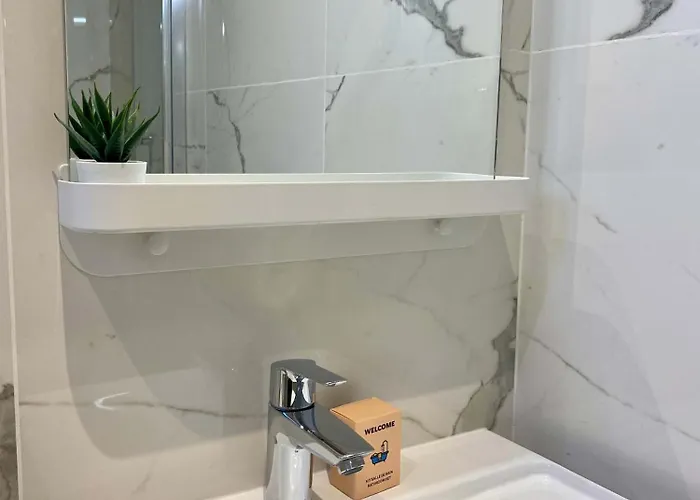 New 451 Monroe - Cosy Center Appartement